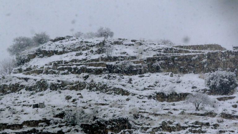 Στα λευκά ντύνεται όλη η Ελλάδα- Δείτε πού χιονίζει (ΦΩΤΟ)