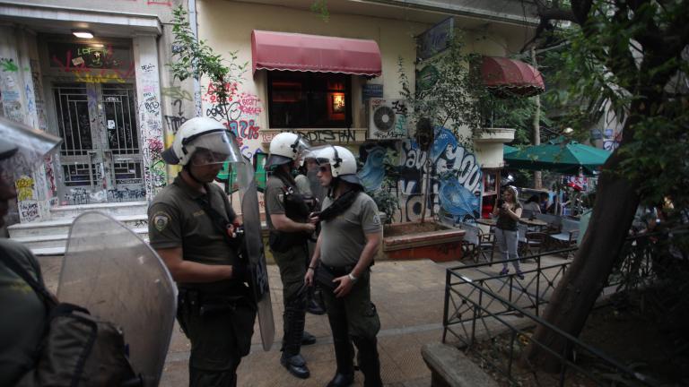 Τέσσερις συλλήψεις κατά την επιχείρηση στα Εξάρχεια για την εκκένωση κτιρίου που τελούσε υπό κατάληψη 