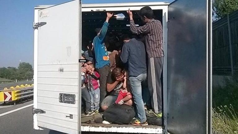 Θεσσαλονίκη : Μετέφερε με φορτηγό ενενήντα αλλοδαπούς μη νόμιμους μετανάστες 