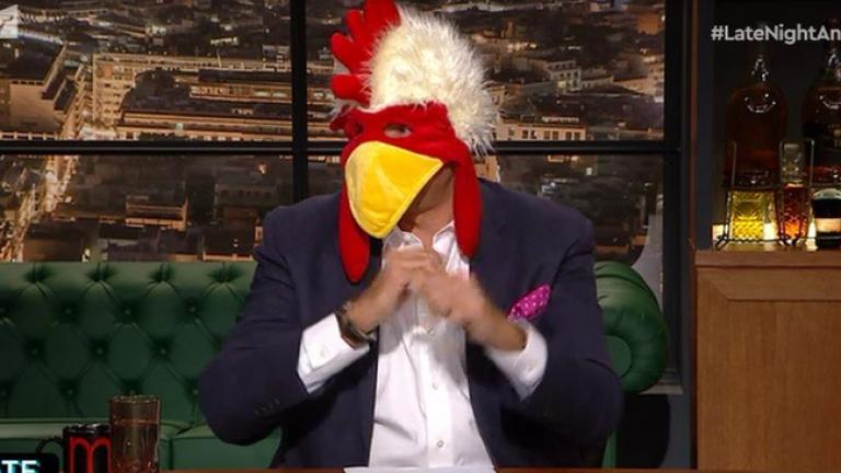 Late Night Show: Γιατί ντύθηκε... κότα ο Γιώργος Λιάγκας (ΒΙΝΤΕΟ)