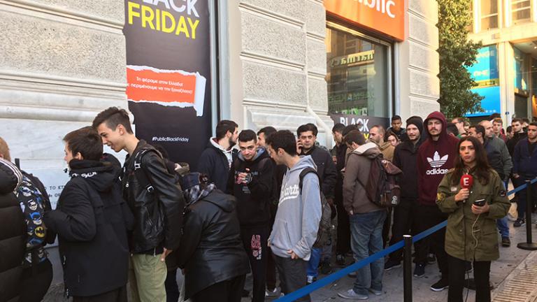 Black Friday: Ουρές χωρίς αγορές - «Απογοήτευση» οι εκπτώσεις