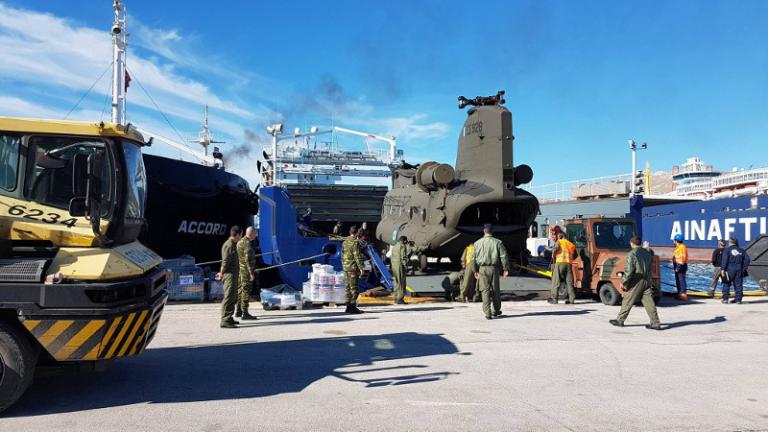 Έφτασαν στον Πειραιά τα 3 υπερσύγχρονα ελικόπτερα Σινούκ από τις ΗΠΑ (ΦΩΤΟ)