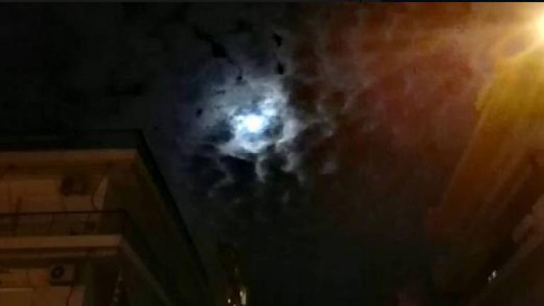 Η Πανσέληνος του Νοεμβρίου, συννεφιασμένη, αλλά εντυπωσιακή, ζήλεψε την δόξα της αυγουστιάτικης αδελφής της (ΦΩΤΟ)