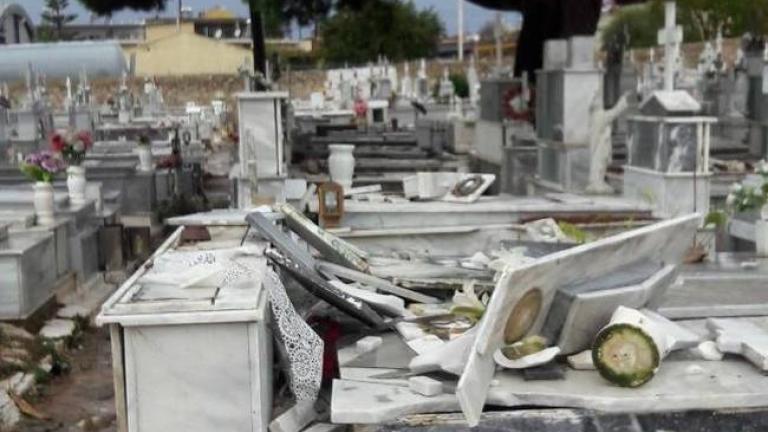 Κακοκαιρία Ευριδίκη: Ανεμοστρόβιλος έσπασε τους τάφους στους Γαργαλιάνους (ΒΙΝΤΕΟ)