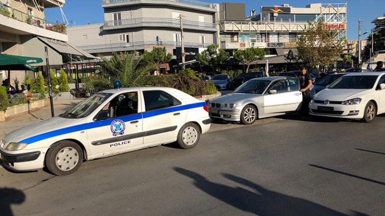 Έκτακτο! Μαχαίρωσαν αστυνομικό στην Γλυφάδα 