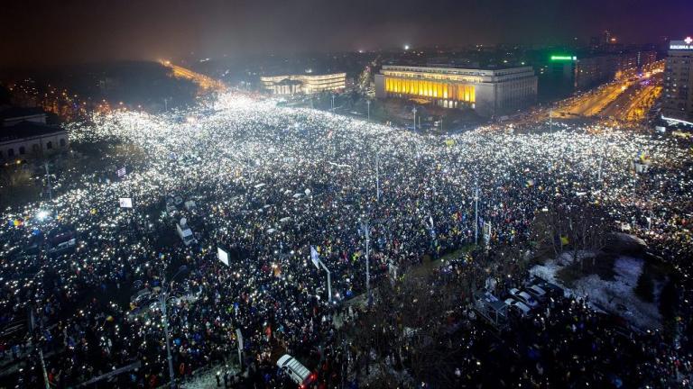 Ρουμανία: Μαζικές διαδηλώσεις κατά της κυβέρνησης (ΦΩΤΟ)