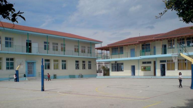 Νέος εφιάλτης σε σχολείο της Θεσσαλονίκης με 12 μαθητές να οδηγούνται στο νοσοκομείο
