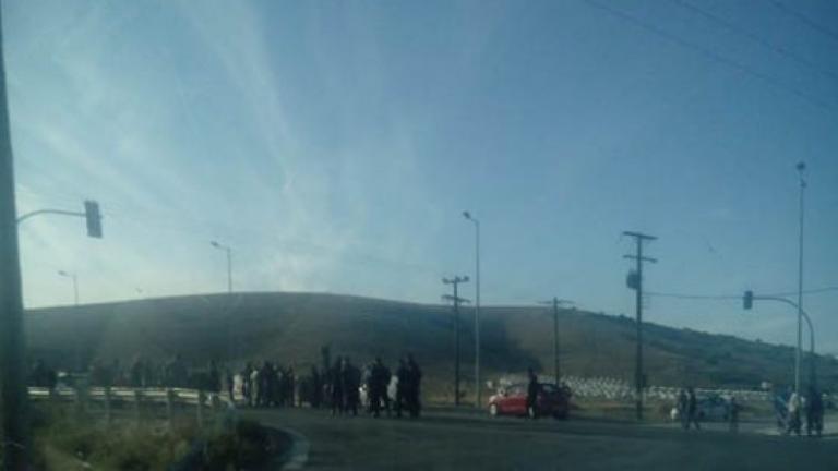 Μεγάλη ταλαιπωρία στην Τρικάλων-Λάρισας! Μετανάστες έκλεισαν την εθνική οδό