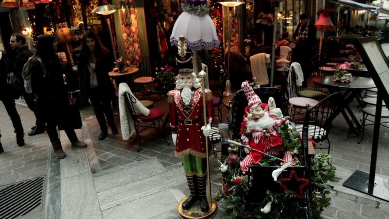 Χριστούγεννα 2017: Σε εορταστικό κλίμα η κίνηση στην αγορά της Αθήνας