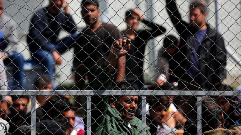 Υπεράριθμοι πρόσφυγες και μετανάστες σε Λέσβο, τη Σάμο και τη Χίο 