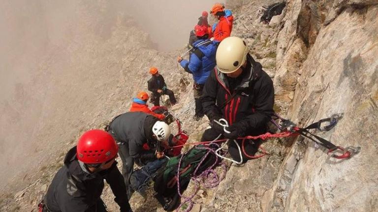 Βίντεο - ντοκουμέντο από την τραγωδία στον Όλυμπο: Η στιγμή του εντοπισμού και της ανάσυρσης του νεκρού ορειβάτη