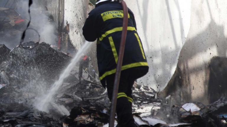 Πυροσβέστες απεγκλώβισαν γυναίκα που πήρε φωτιά το σπίτι της 