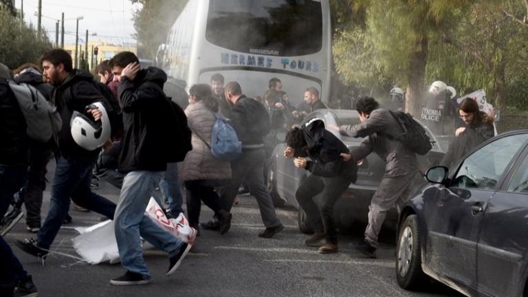 Φοιτητές με αναπνευστικά προβλήματα από την ένταση με χημικά στο Ζάππειο Μέγαρο (ΦΩΤΟ)