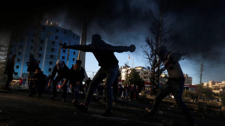 Με καζάνι που βράζει μοιάζει η Μέση Ανατολή, μετά την αναγνώριση της Ιερουσαλήμ-Νεκρός στα σύνορα της Γάζας