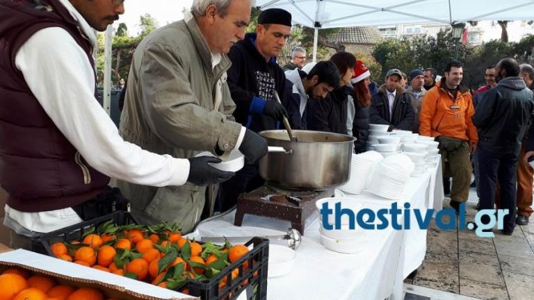 Για μια μερίδα ζεστή σούπα, ουρά χιλιάδων πολιτών στην Θεσσαλονίκη (ΦΩΤΟ-ΒΙΝΤΕΟ)