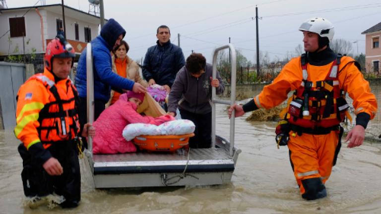Η Αλβανία χτυπήθηκε ίσως από τις χειρότερες βροχές της ιστορίας της-Η συνδρομή της Ελλάδας (ΦΩΤΟ)