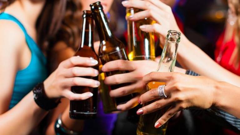 Κρήτη: Άφησαν την ανήλικη κοπέλα να μπει σε μπαρ και να καταναλώσει υπερβολική ποσότητα αλκοόλ