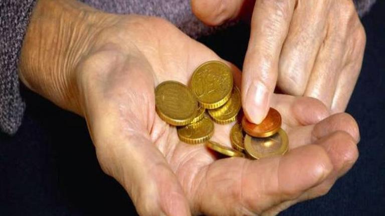 Στα 35 ευρώ περιορίζεται το ΕΚΑΣ για όλους τους δικαιούχους - Τα κριτήρια