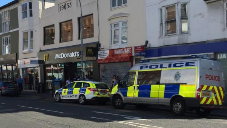 Λονδίνο: Ενοπλος τραυμάτησε δύο έφηβους σε φαστφουντάδικο