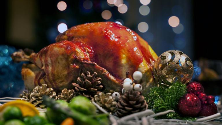 Χριστούγεννα: Τι πρέπει να προσέξουμε στην γαλοπούλα ώστε να μην καταλήξουμε με τροφική δηλητηρίαση  