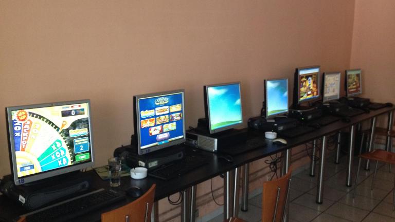 Δυναμικό χτύπημα κατά του παράνομου τζόγου με μπαράζ συλλήψεων