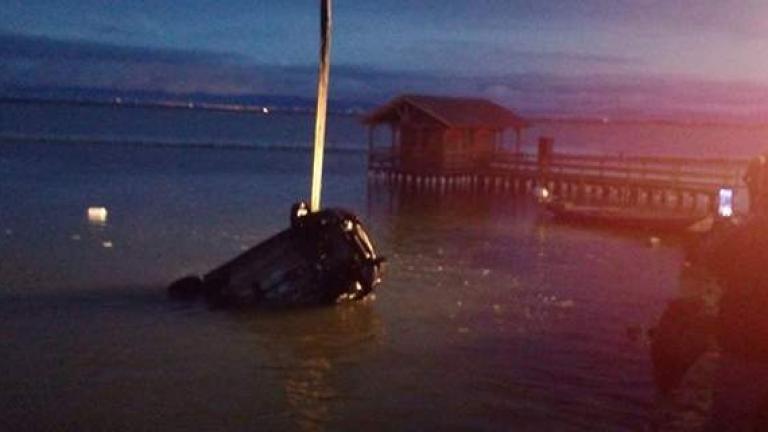 Ένας νεκρός και ένας σοβαρά τραυματισμένος από τρελή πορεία αυτοκινήτου στο Μεσολόγγι (ΦΩΤΟ)