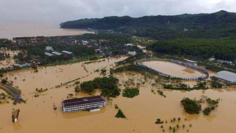 Τραγωδία! Αυξάνεται συνεχώς ο αριθμός των νεκρών από τις καταιγίδες στην Ινδονησία