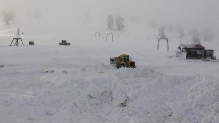Γρεβενά: 31χρονος γιος γνωστού γιατρού καταπλακώθηκε από πυκνό χιόνι και φαίνεται ότι πέθανε από ασφυξία-Η χιονοστιβάδα καταπλάκωσε την παρέα στο χιονοδρομικό της Βασιλίτσας την ώρα που ήταν κλειστό (ΒΙΝΤΕΟ)