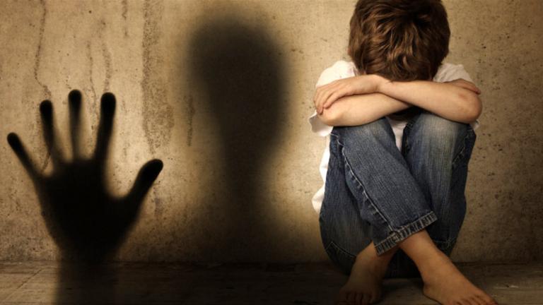 Σοκ στη Λάρισα: 71χρονος ασέλγησε σε 13χρονο παιδί με «δόλωμα» δυο ευρώ