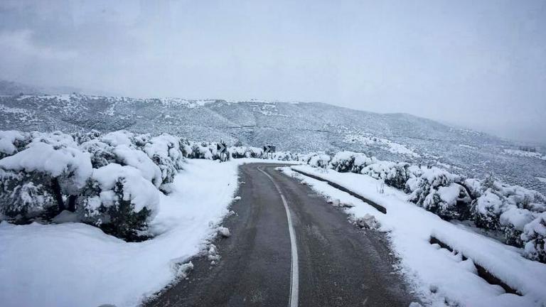 Σε κλοιό χιονιά η χώρα - Χιόνι και στην Αθήνα τις επόμενες ώρες