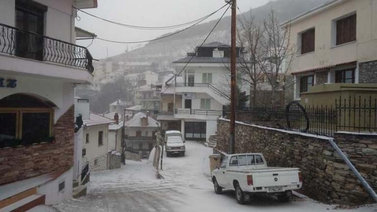 Το έστρωσε στην πόλη της Λάρισας - Μεγάλες ποσότητες χιονιού στα ορεινά του νομού