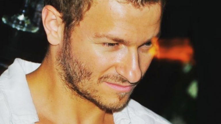 Αγνώριστος! Δεν φαντάζεστε ποιο τηλεοπτικό πρόσωπο είναι ο εικονιζόμενος (ΦΩΤΟ)