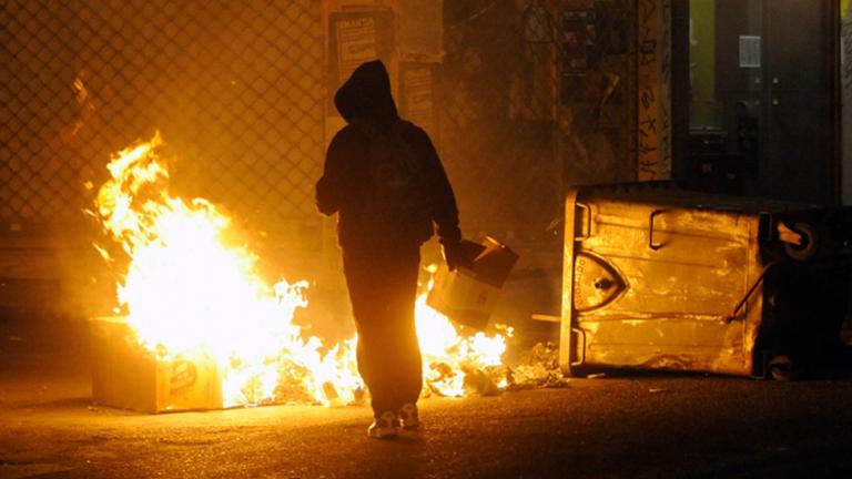 Νέα επεισόδια στα Εξάρχεια - Επιθέσεις με μολότοφ στην Πατησίων