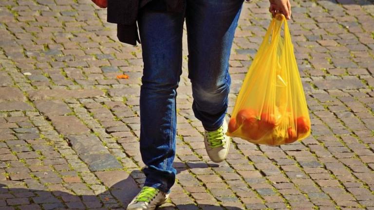 Πλαστικές σακούλες: Ο «χρυσός» οδηγός από το ΙΕΛΚΑ για τη νέα νομοθεσία