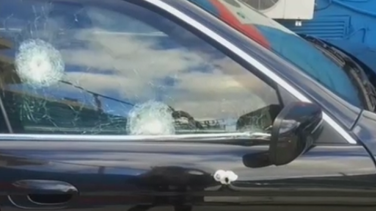 Δολοφονία Βασίλη Στεφανάκου: Αποκαλυπτικές οι εικόνες μέσα και έξω από το αυτοκίνητό του (ΒΙΝΤΕΟ)