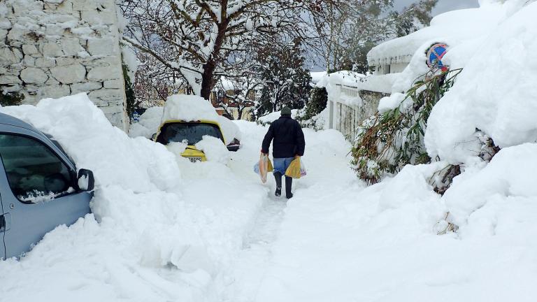 Έρχεται χιονιάς – Ποιες περιοχές θα «ντυθούν» στα λευκά 