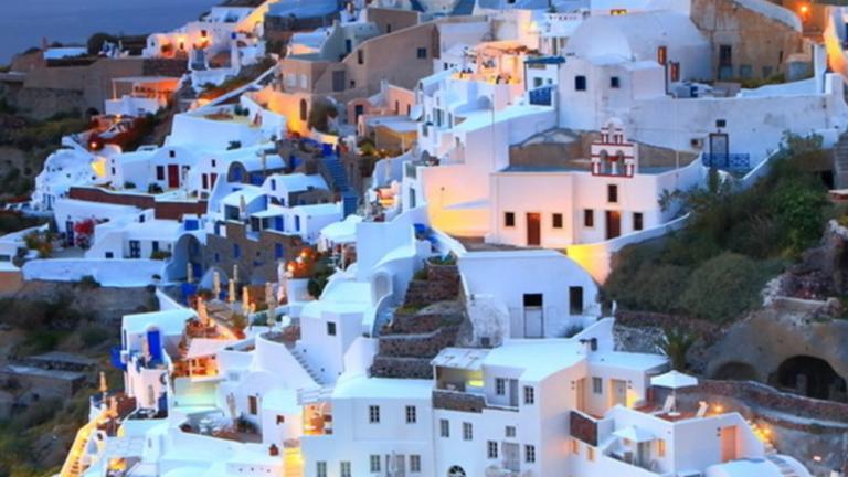 Daily Telegraph: Ελλάδα και Κύπρος κορυφαίοι τουριστικοί προορισμοί το 2018