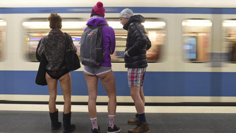 Παγκόσμια Ημέρα χωρίς Παντελόνι: γέμισαν οι σταθμοί μετρό με ...αβράκωτους (ΦΩΤΟ)