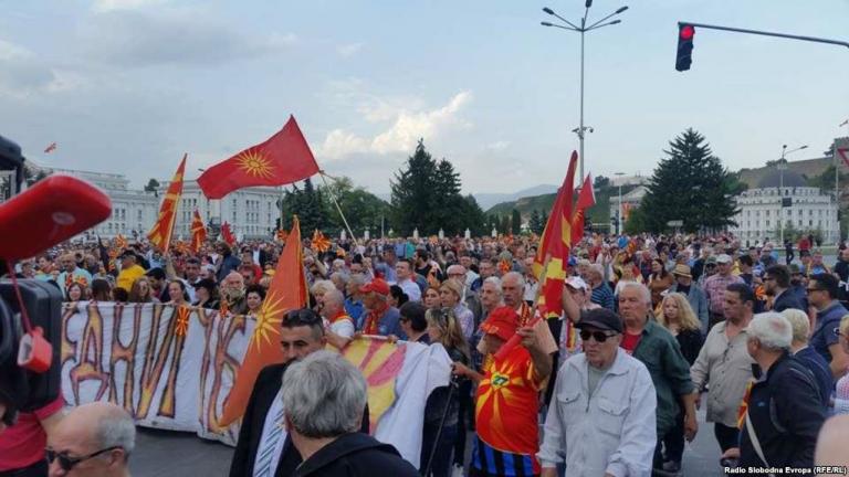 Δεν αλλάζουμε όνομα, ούτε Σύνταγμα, λεγόμαστε «Μακεδονία», τονίζουν προκλητικά οι εθνικιστές του VMRO- Σύσκεψη των πολιτικών αρχηγών στα Σκόπια το Σάββατο (ΒΙΝΤΕΟ)