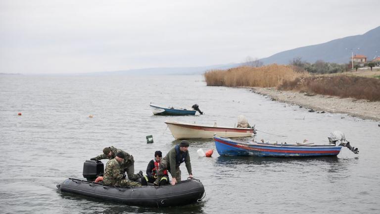 Θεσσαλονίκη: Συνεχίζονται οι έρευνες για τον δεύτερο αγνοούμενο ψαρά 