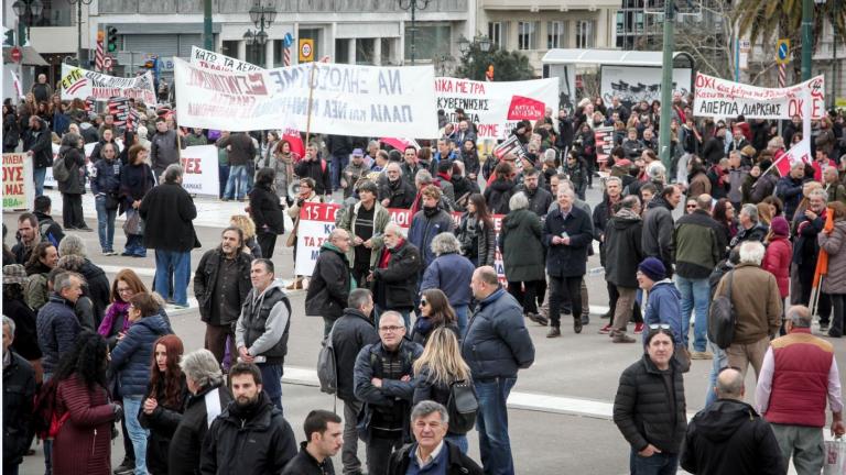 Το πολυνομοσχέδιο στη Βουλή, οι εργαζόμενοι στο δρόμο