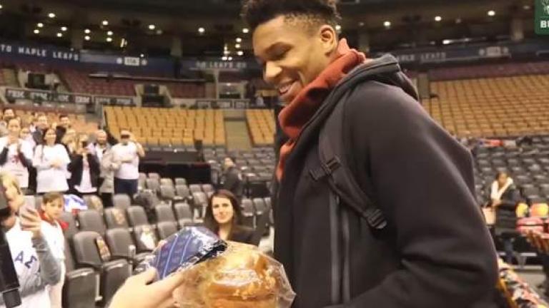 Αποθέωση για τον Αντετοκούνμπο! (ΒΙΝΤΕΟ)