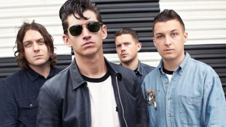 Οι Arctic Monkeys έρχονται στην Ελλάδα και προκαλούν σεισμό! (BINTEO)