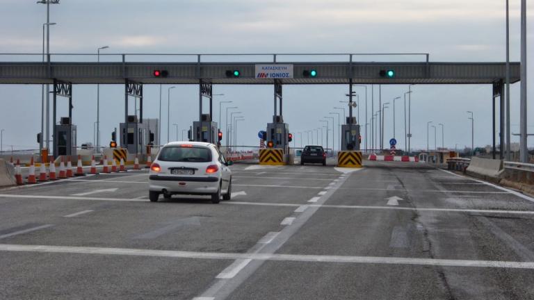 Υπουργείο Υποδομών: Δεν θα αλλάξουν οι πινακίδες των ΙΧ λόγω των διοδίων 