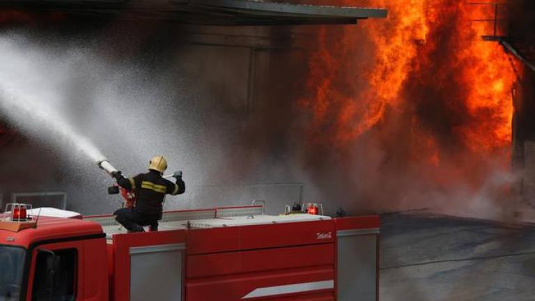 Πυρκαγιά σε εργοστάσιο στη Μάνδρα 