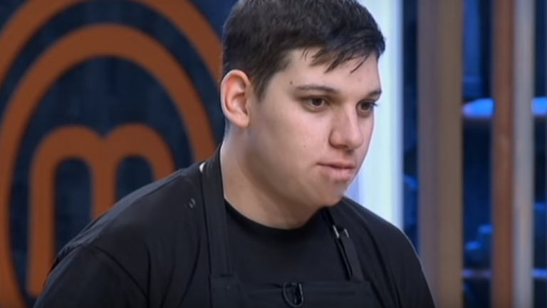 MasterChef 2: Απίστευτο! Τα… έριξε στους συμπαίκτες της για την εμφάνιση του πιάτου της (ΒΙΝΤΕΟ)