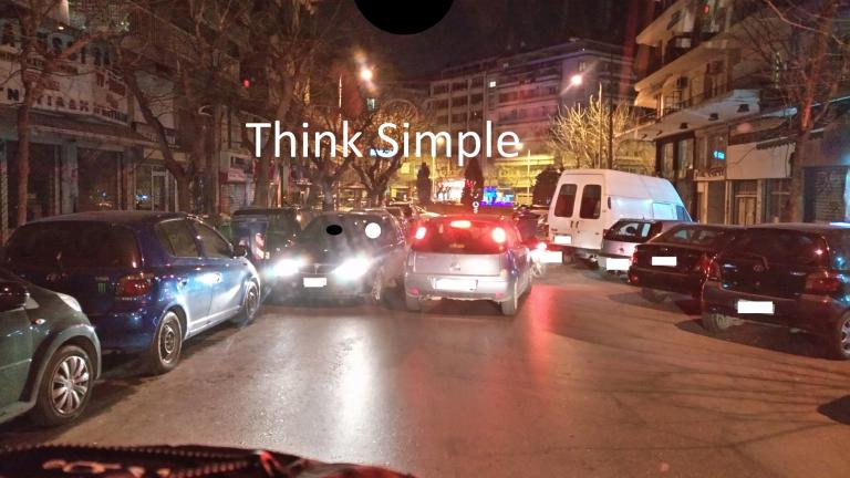 Θεσσαλονίκη: Κυκλοφοριακό χάος από οδηγό που μπήκε ανάποδα (ΦΩΤΟ)