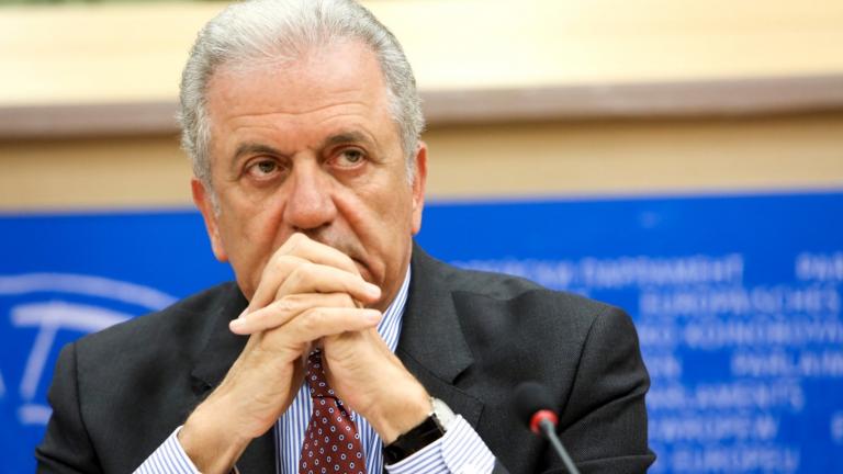 Σκάνδαλο Novartis: Ο Επίτροπος της χώρας, Δ. Αβραμόπουλος, κατέθεσε μηνυτήρια αναφορά κατά των προστατευόμενων μαρτύρων στην υπόθεση