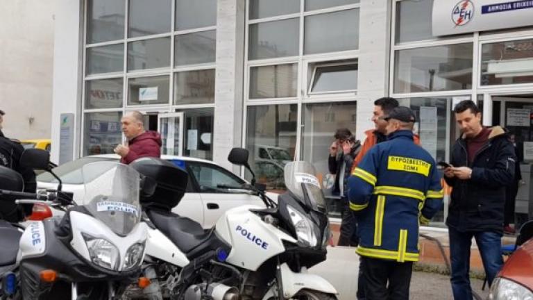 Εξοργισμένος περιέλουσε μέχρι και υπαλλήλους της ΔΕΗ με βενζίνη (ΒΙΝΤΕΟ)