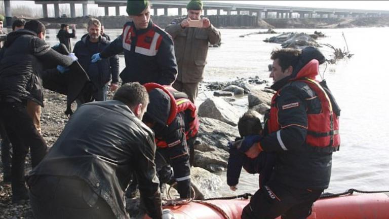 Τουρκάλα δασκάλα με τα δύο ανήλικα παιδιά της τα θύματα της τραγωδίας στον Έβρο